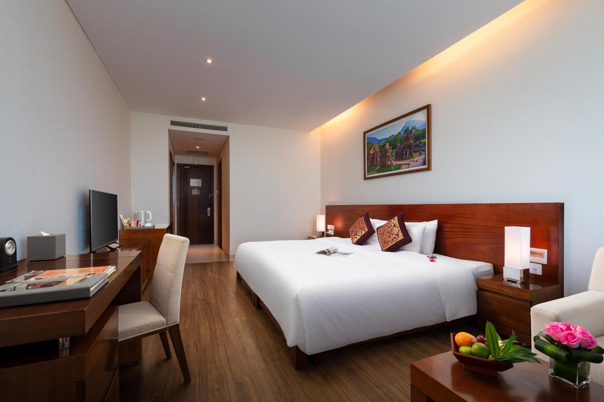 Grand Tourane Hotel Дананг Екстер'єр фото
