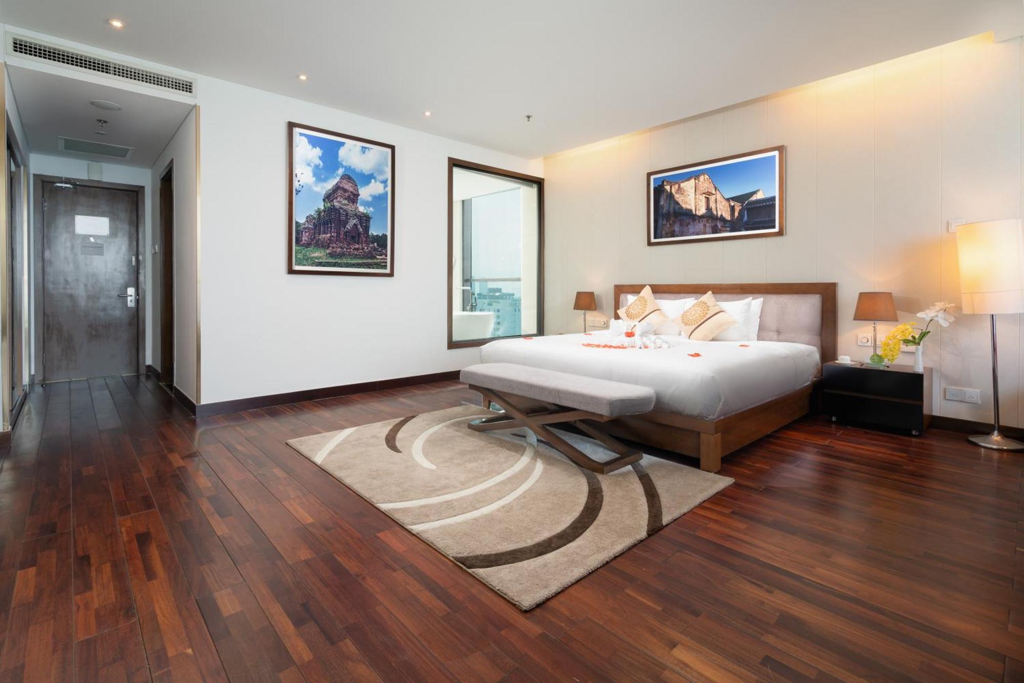 Grand Tourane Hotel Дананг Екстер'єр фото